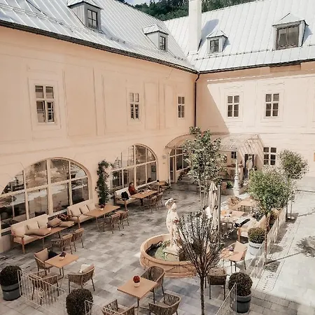 V Rezidencii Opera Lägenhet Banská Štiavnica